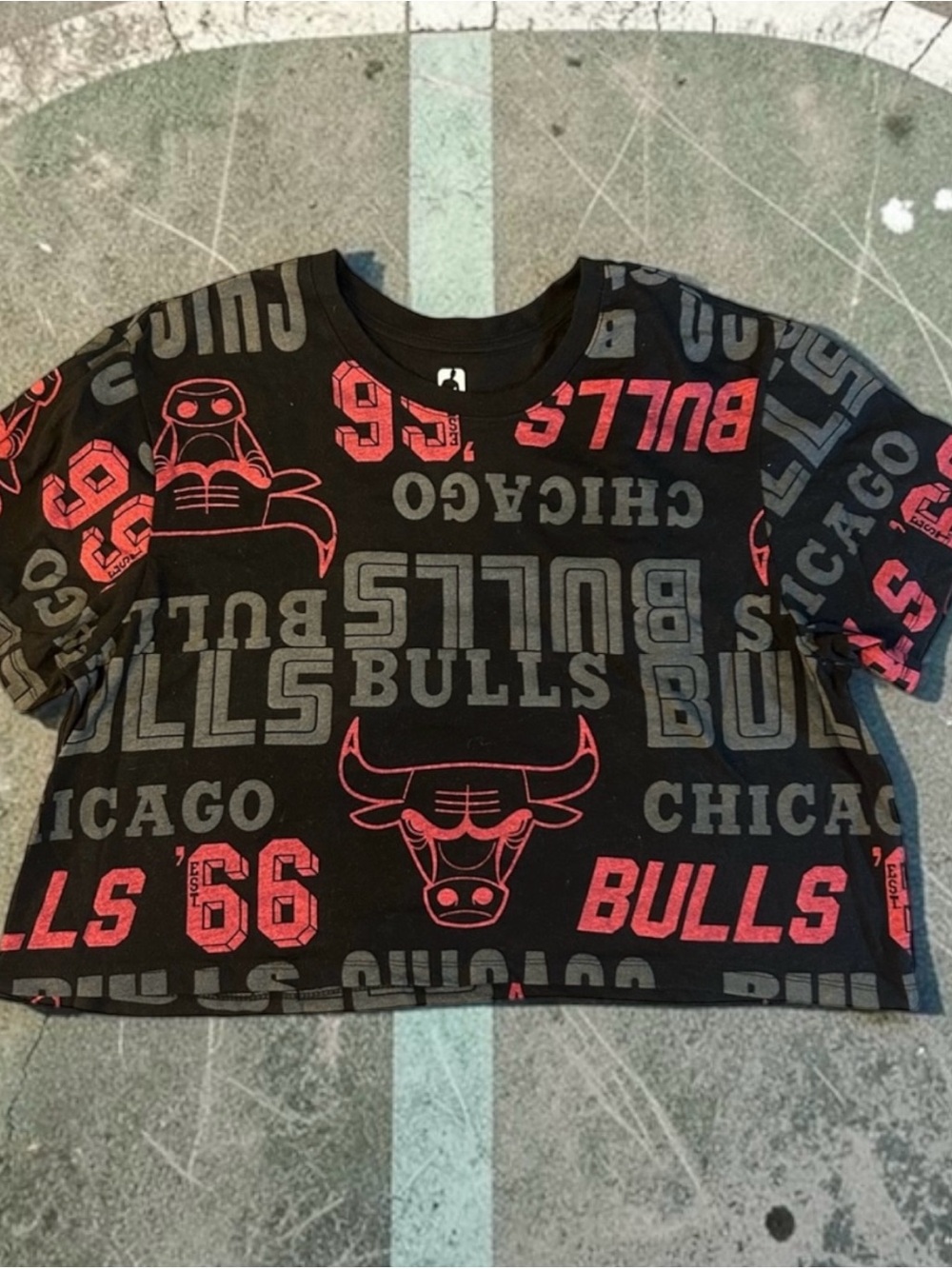 Chicago Bulls All Over Print Crop Tee XL NBA Black Red